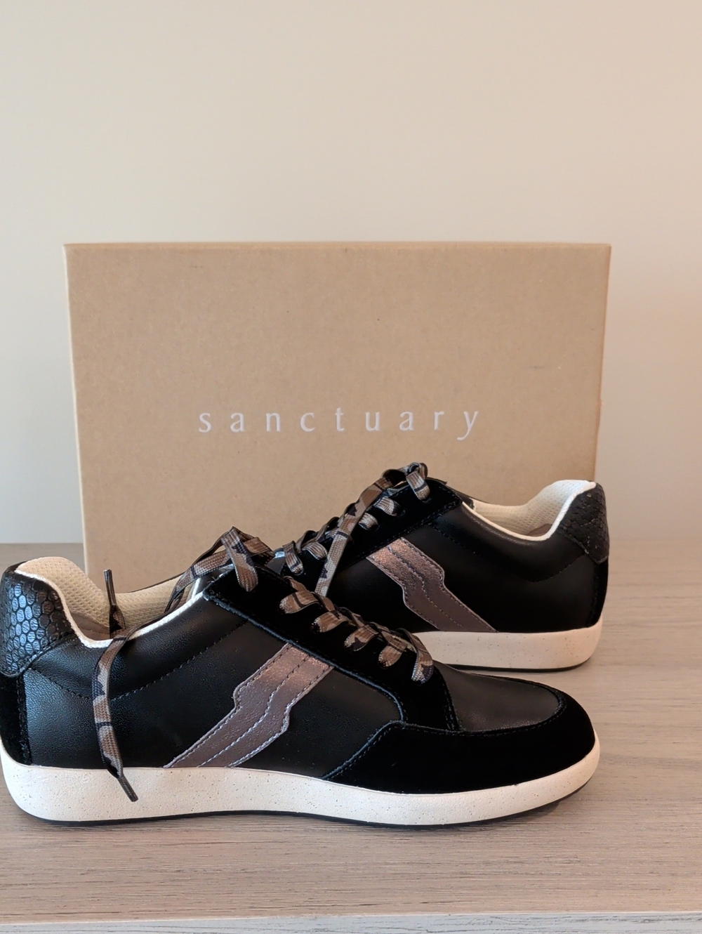 Sanctuary NWT 5.5 Sneakers Suede & Leather Black Metallic